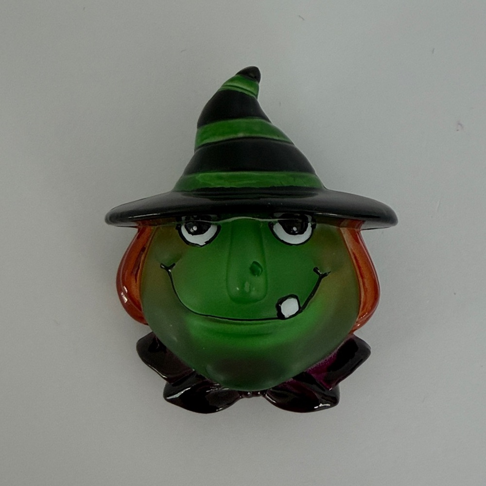 MIDWEST Light-up Witch Pin